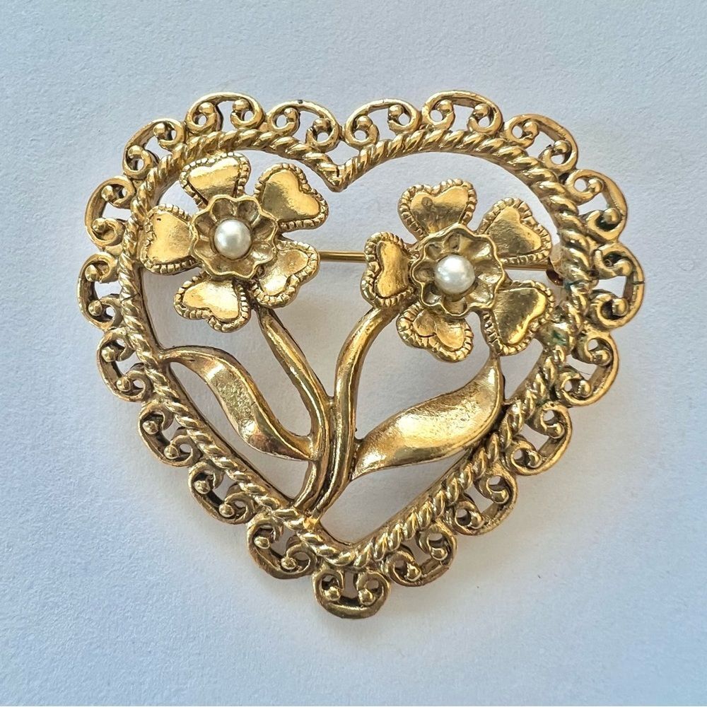 Vintage Gold Tone Heart Flower Faux Pearl Brooch